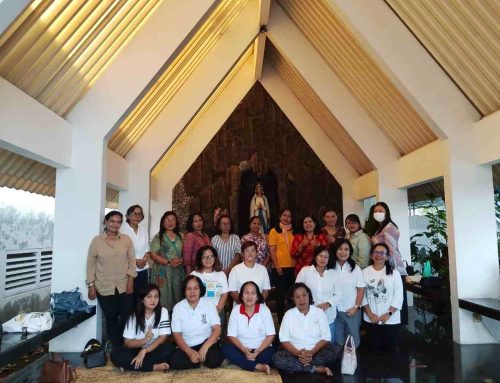 WKRI St Gabriel Rutin Adakan Doa Rosario di Taman Doa Gereja St Gabriel